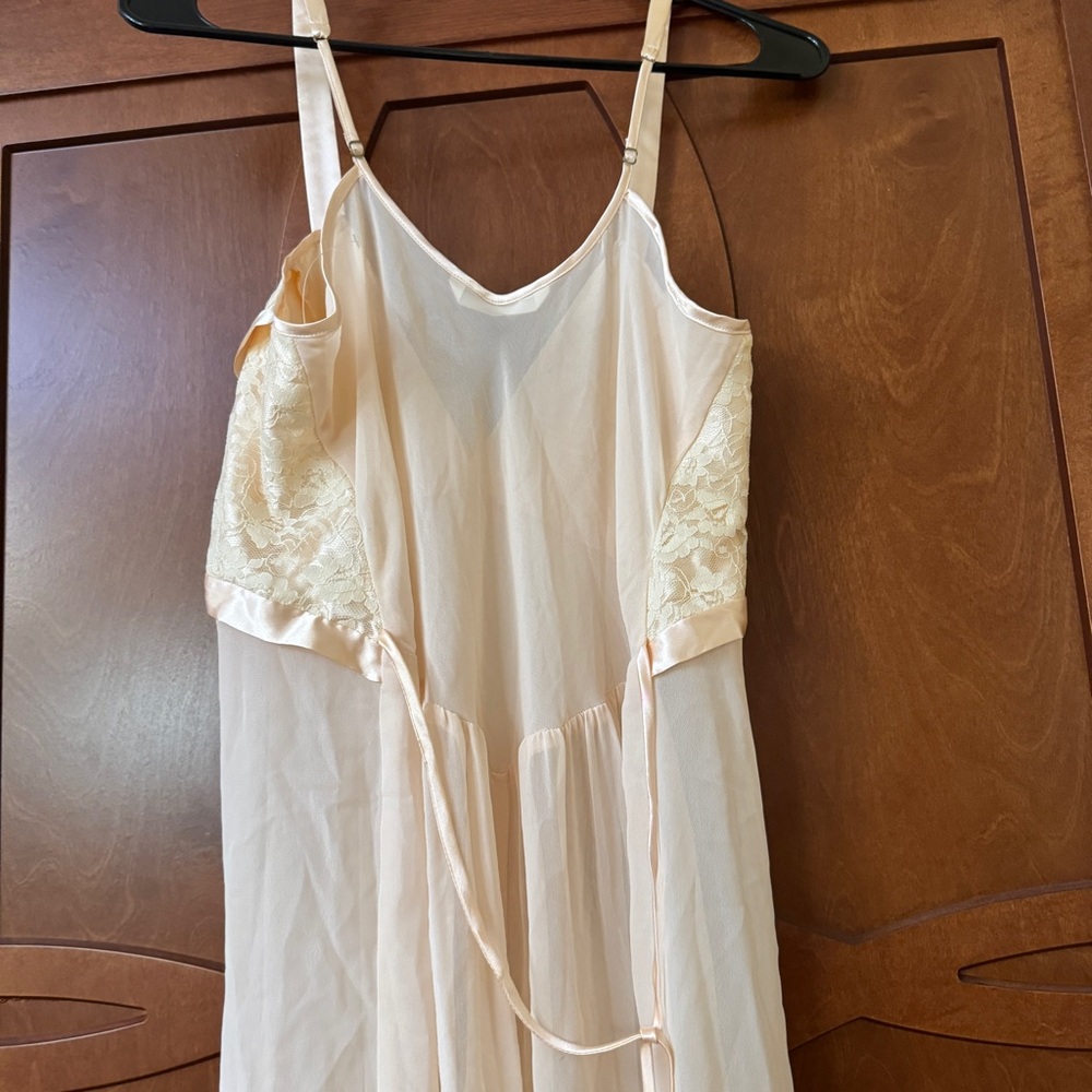 Lingerie - Picture 4 of 4